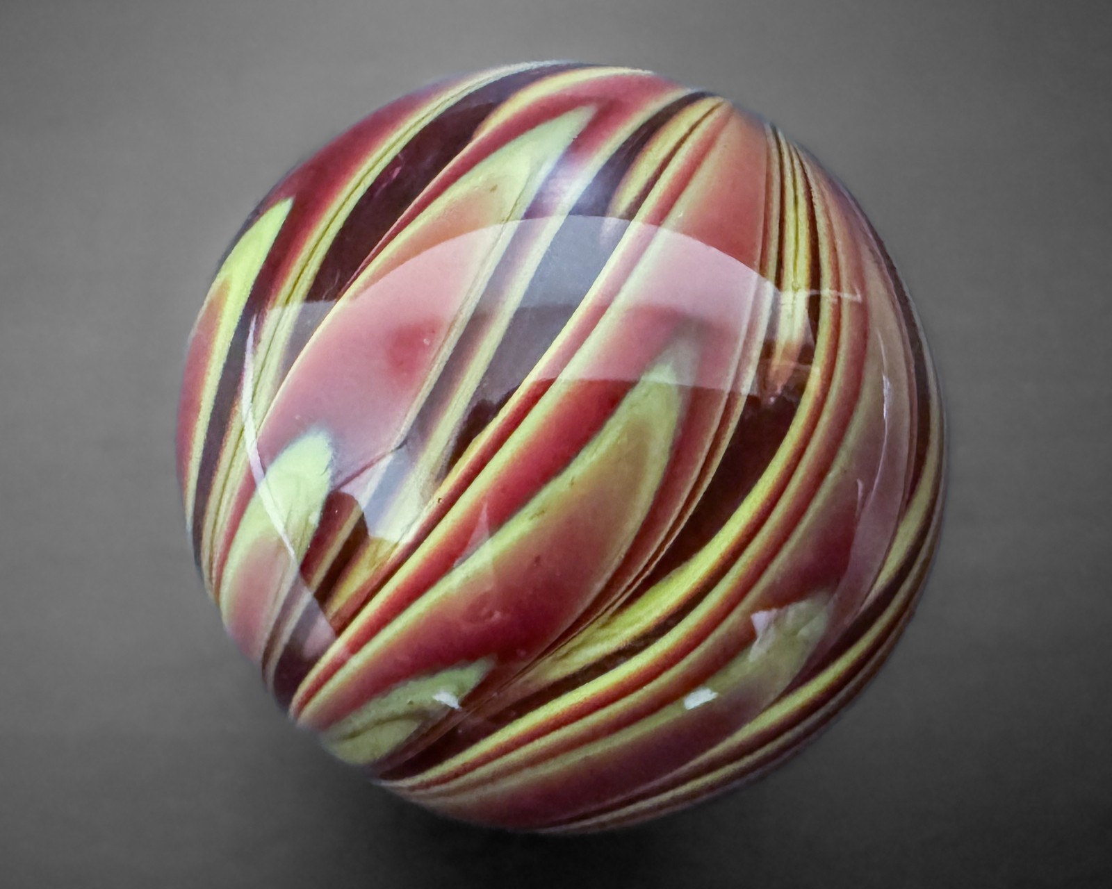 Steve Davis 1.5″ Red Green Contemporary Handblown Art Glass Marble