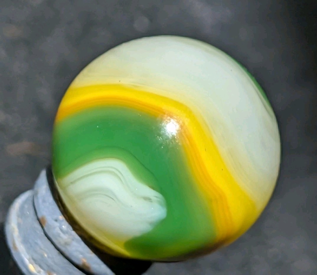 SHOOTER SIZE Akro Agate Lemon Lime Popeye-Ade Marble Hot UV Action 23/32″ NM 8.5