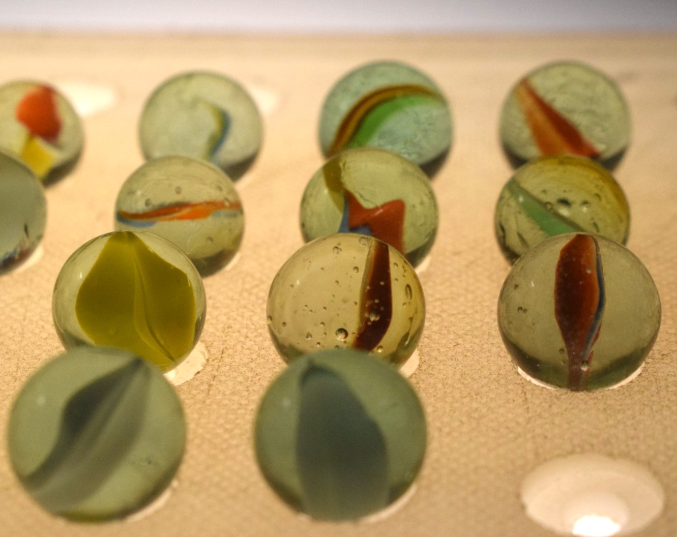 JAPAN CLEAR GREEN MARBLES CATS EYE BANANA 21PC LOT 1960s VINTAGE RED BLUE YELLOW