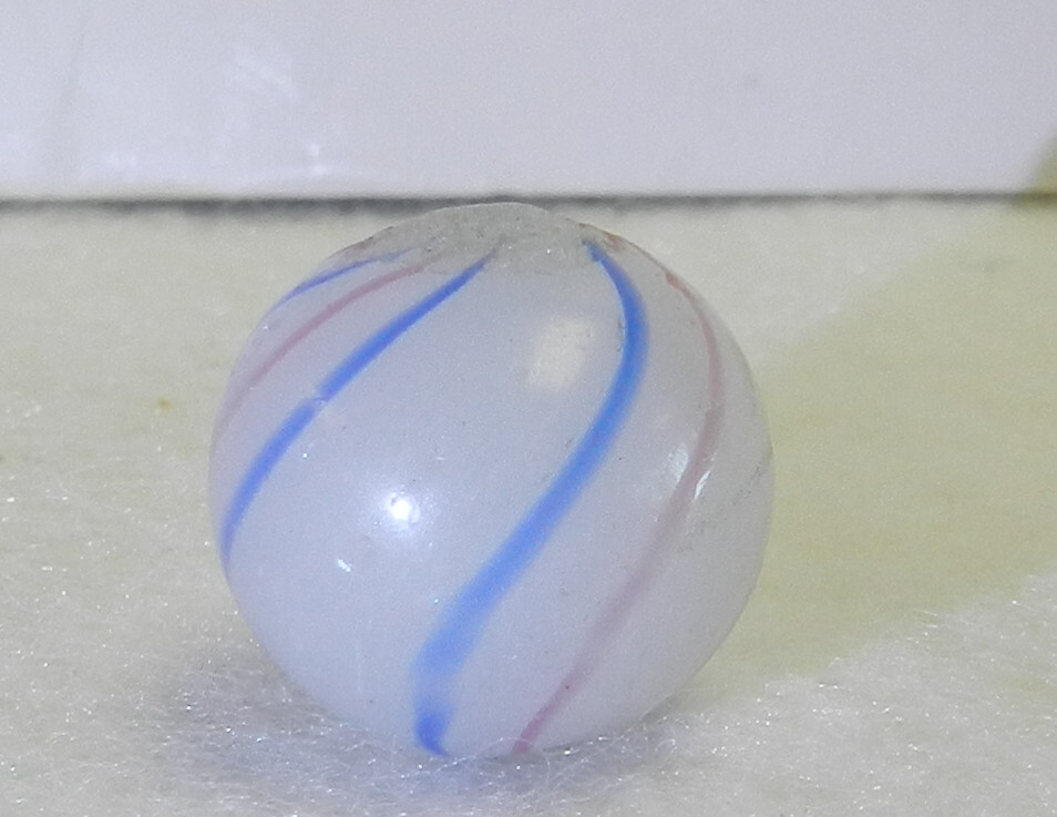 #18616m Small Vintage German 2 Color Bands Handmade Clambroth Marble .61 In