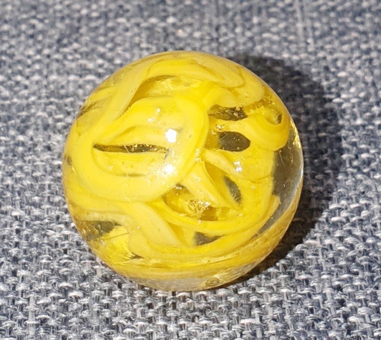 25/32″+ Super Busy Bright Eggyolk Yellow Veiligglas Wirepull Marbles NM++++