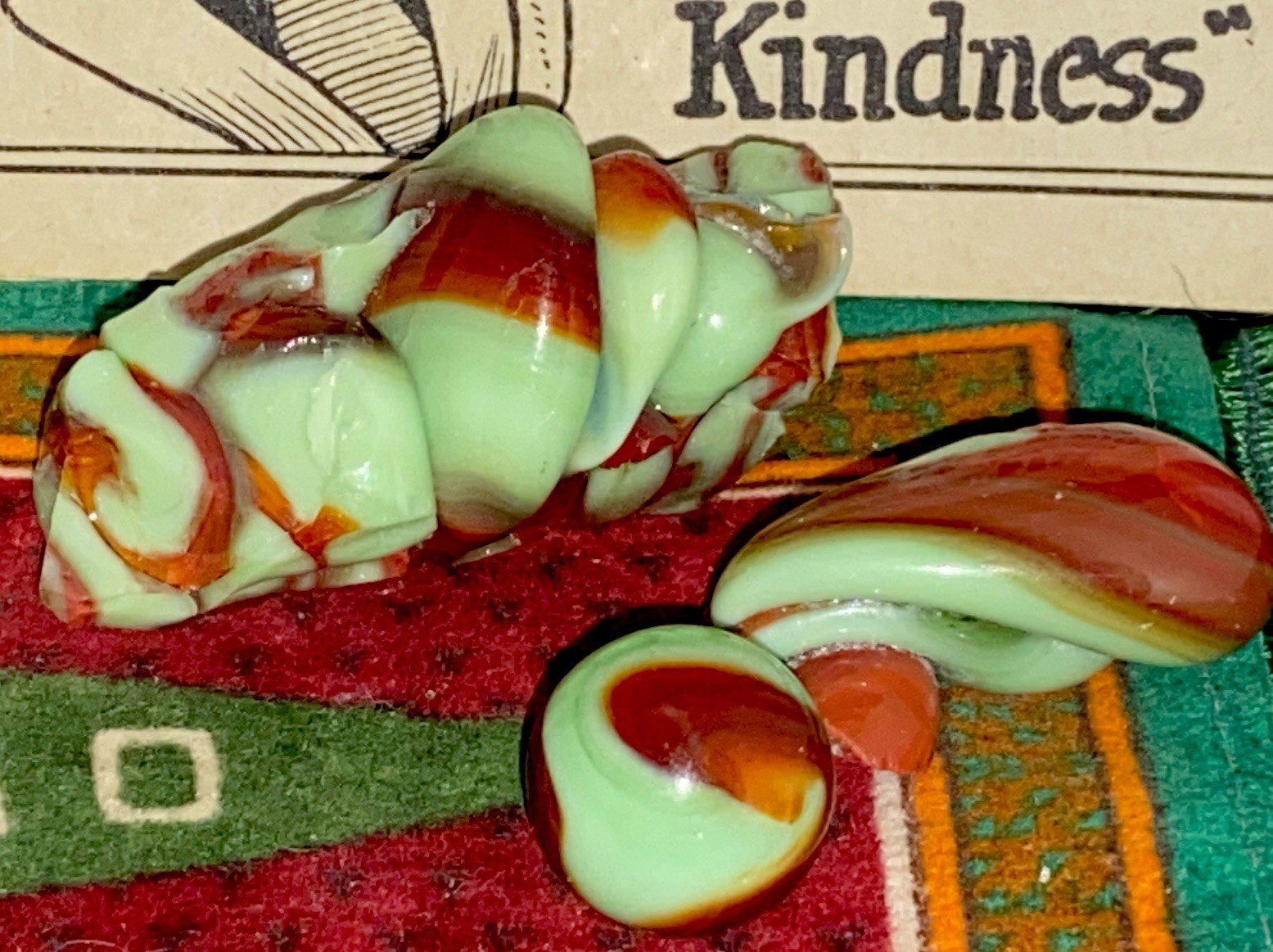 😎Vintage Akro“Prize” Corkscrew Marble-Mint.65 W/Matching Akro Dug Cullet-UV