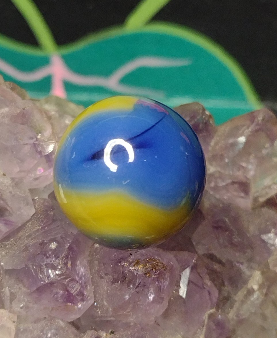 Funky UV TRI-COLOR Tear Drop 💧 SWIRL Collectibles Toys Vintage Marbles .58″