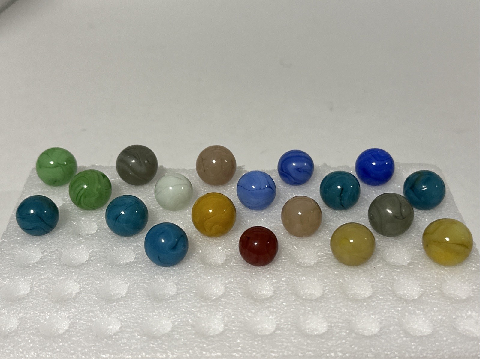 421 Lot Of 19 Vintage Champion Swirl Marbles!