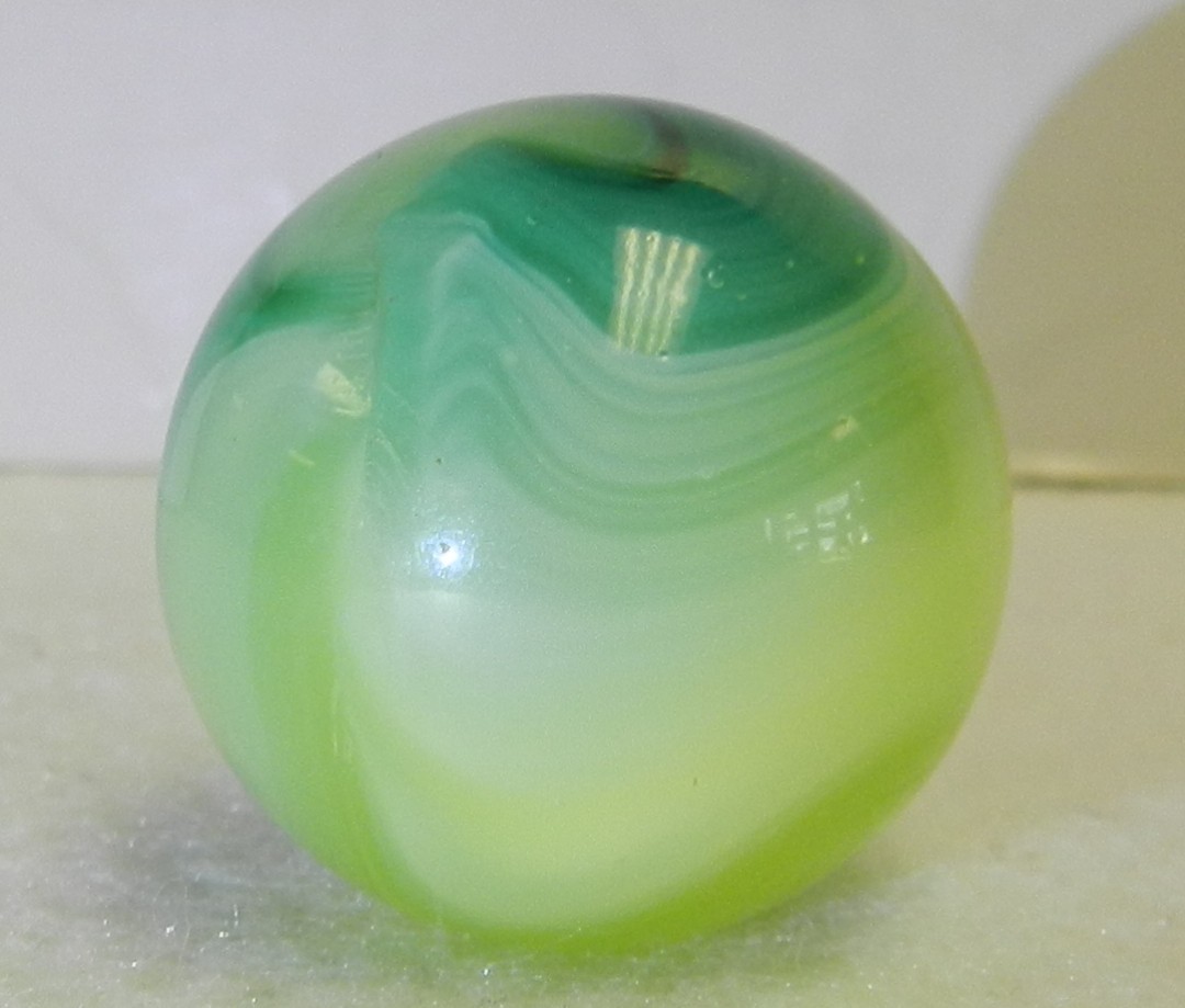 #21134m *Mint* Vintage Akro Agate Limeade Corkscrew Shooter Marble 1.01 Inches