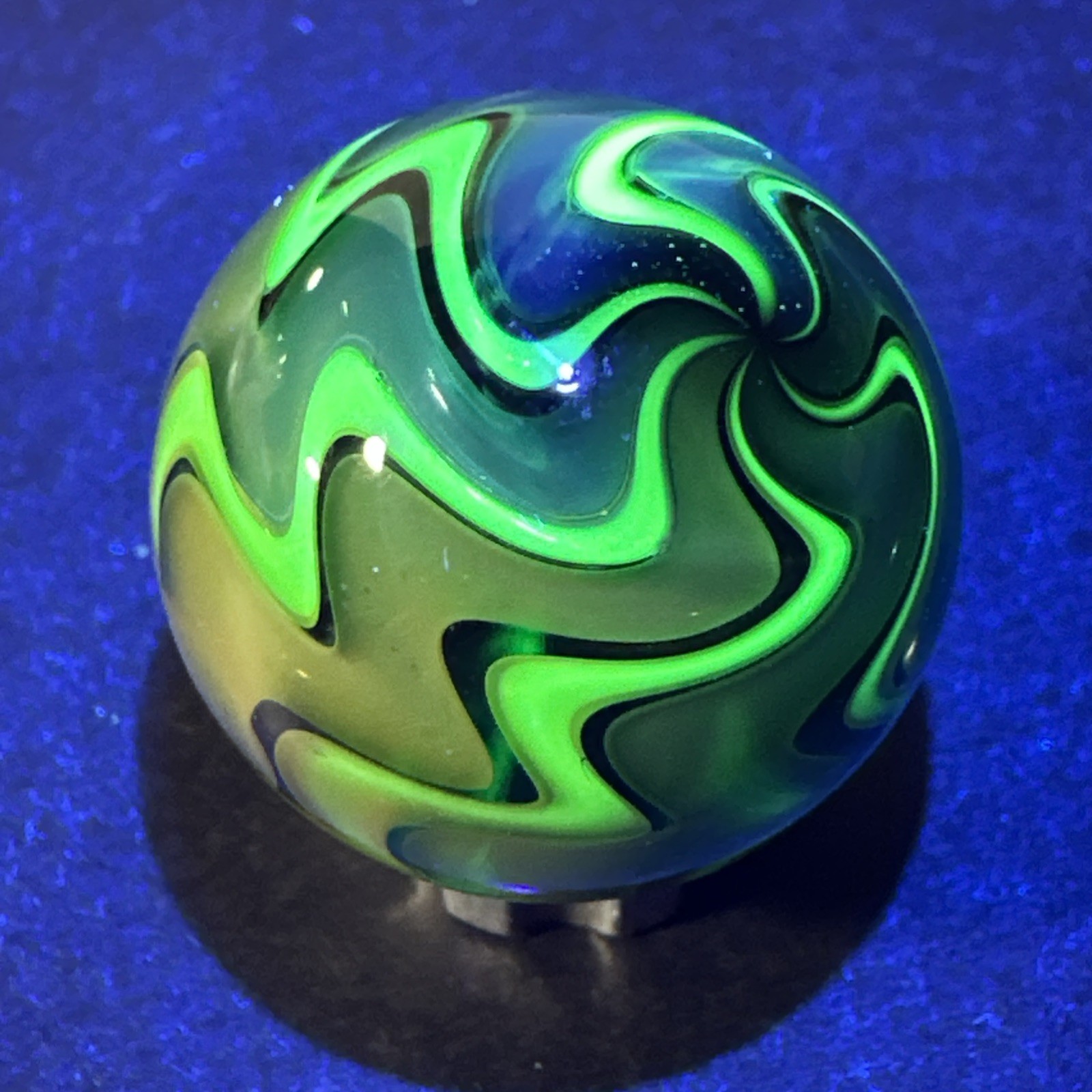 Contemporary Art Glass Marble 1″ Fumed Blue Green Wigwag W/ UV Reactive Glow!
