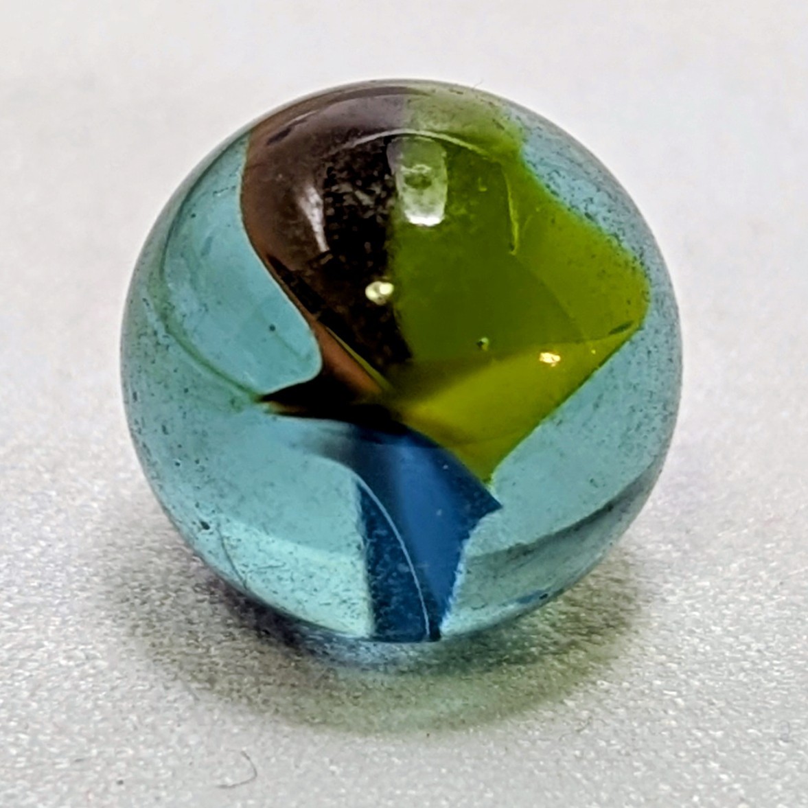 Vintage Hybrid Tri-Color Cat’s Eye Blue Base Glass Marble .62″ Wet Mint