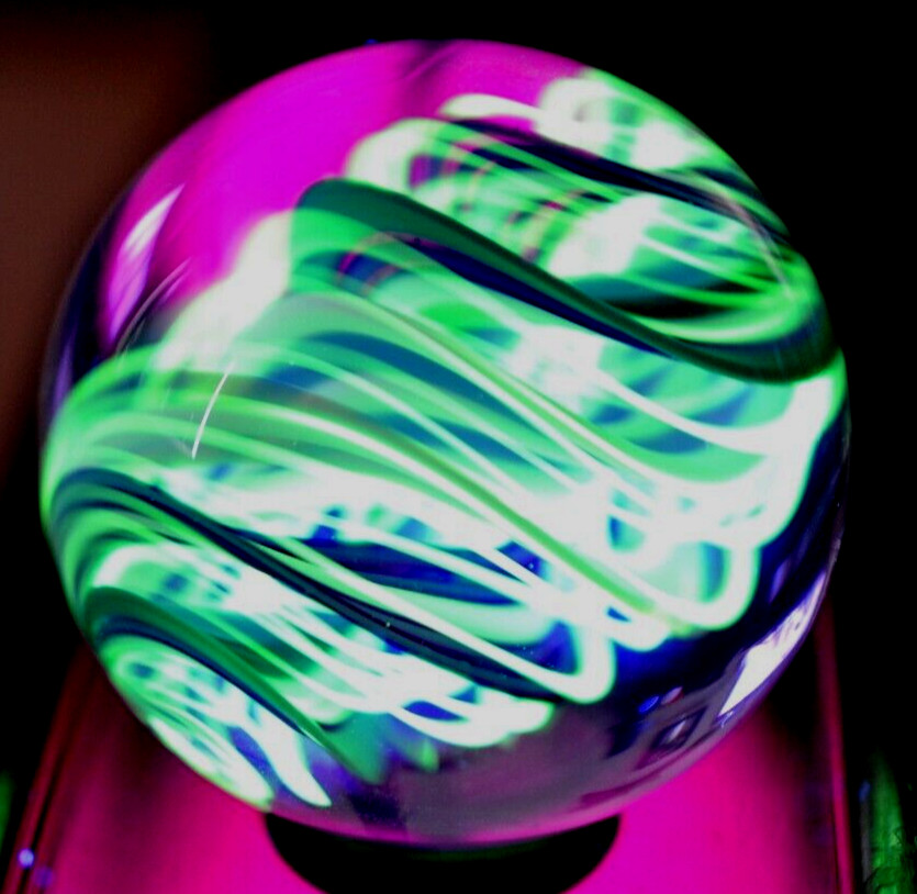 JOSHUA JUSTICE GLASS MARBLE/1.347″-ROYAL,TURQ. & WHITE BLACKLIGHT CORKSCREW-NEON