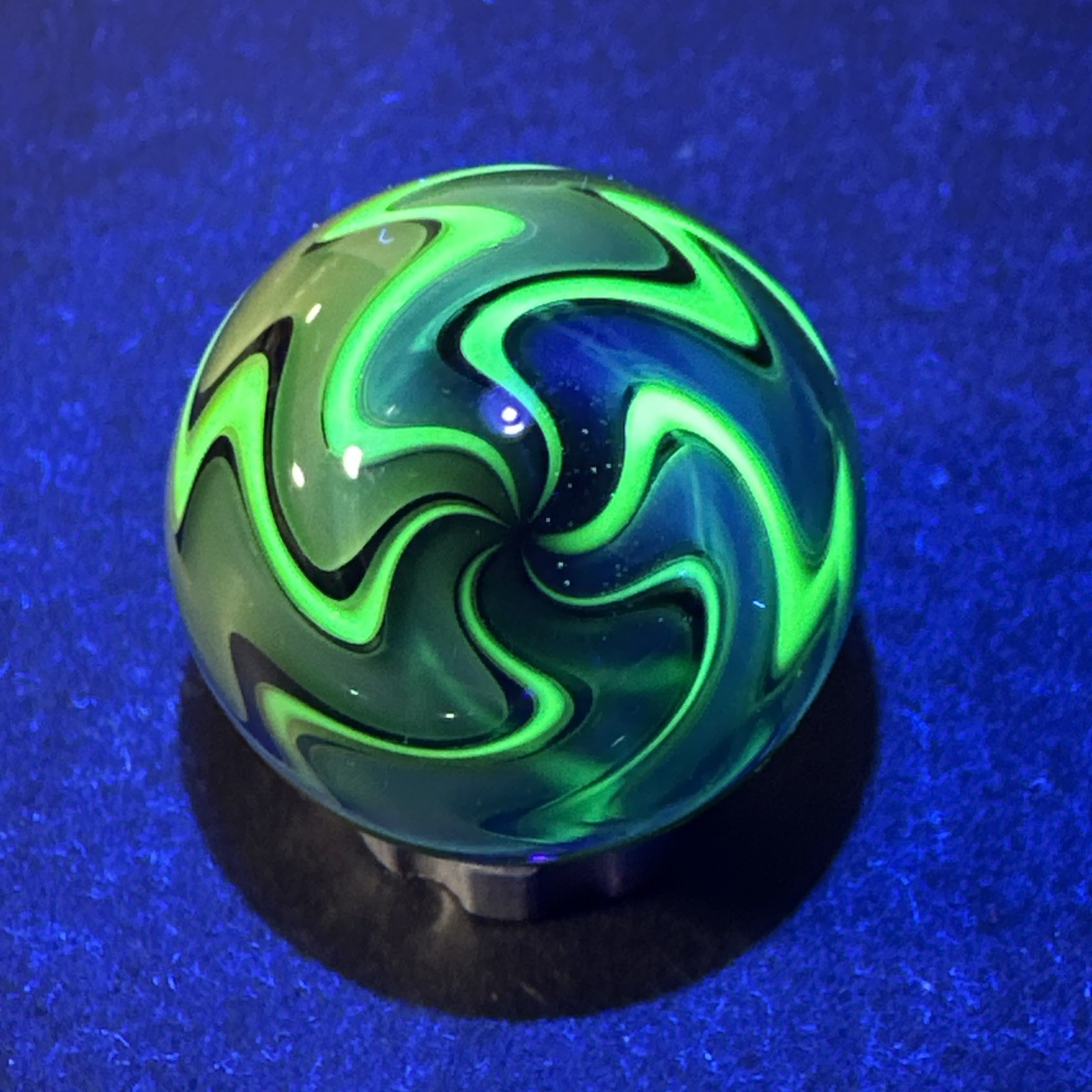 Contemporary Art Glass Marble 1″ Fumed Blue Green Wigwag W/ UV Reactive Glow!