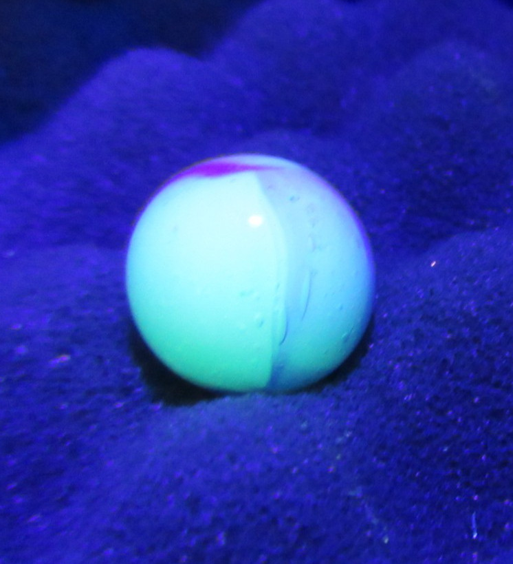 ANTIQUE PELTIER GLASS MARBLE. RAINBO BLUE 5/8″ UV Pre-1938