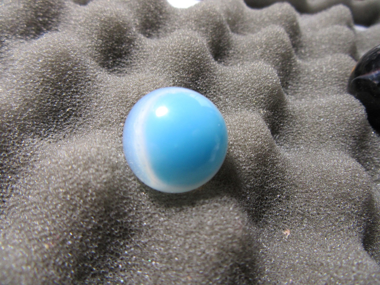 Beautiful Vintage VITRO CONQUEROR MARBLE Light Aqua and Wispy White 21/32″