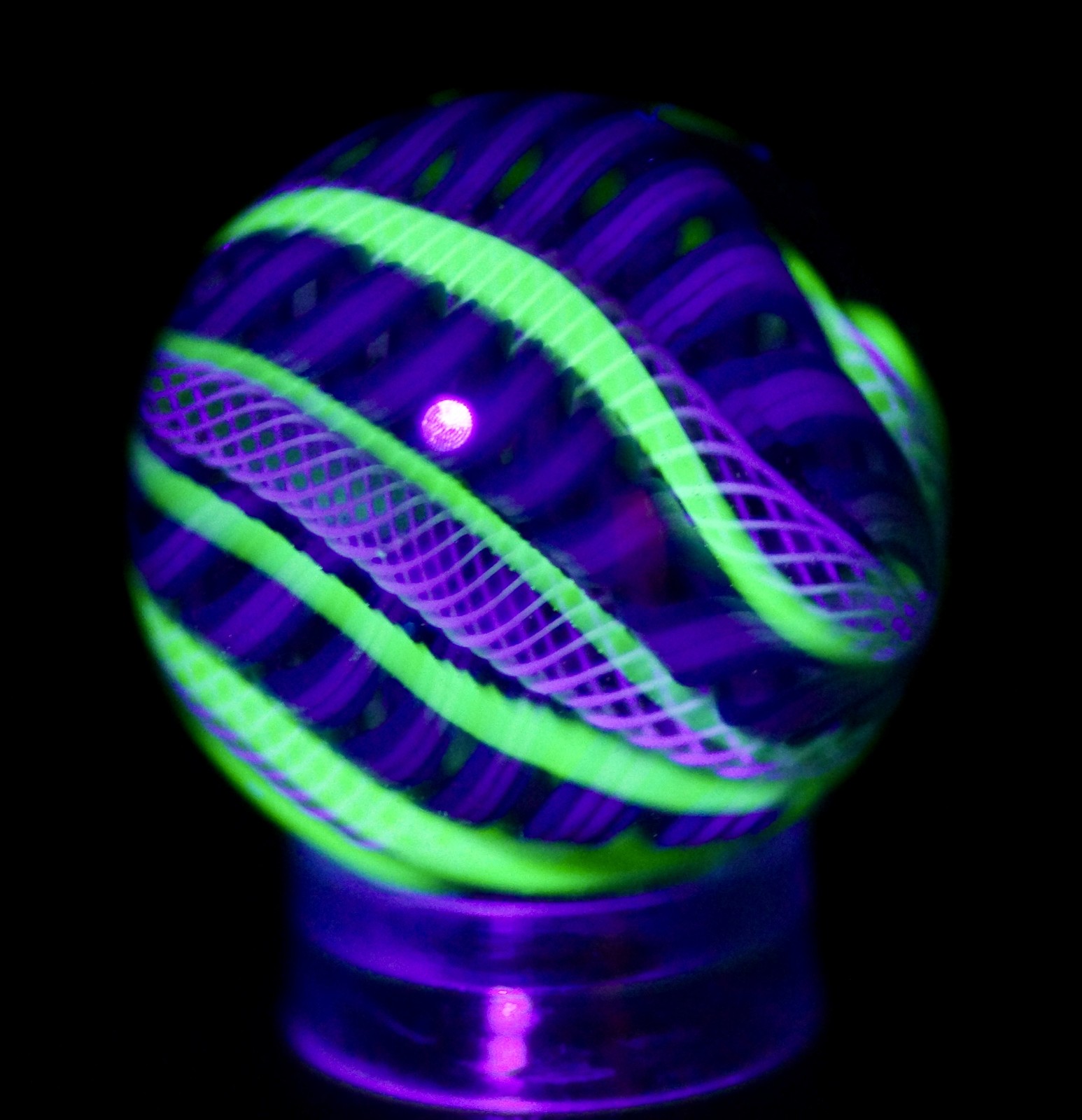 Bryan Trillas Glass Marble/Filigree Cane/UV Reactive/Blue Purple White/0.8-0.9in