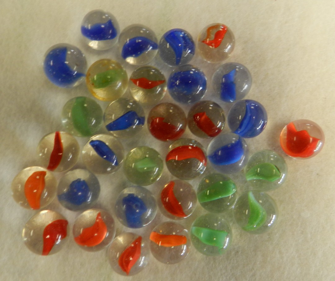 #20944m Vintage Group or Lot of 30 Peltier Glass Banana Cat’s Eye Marbles