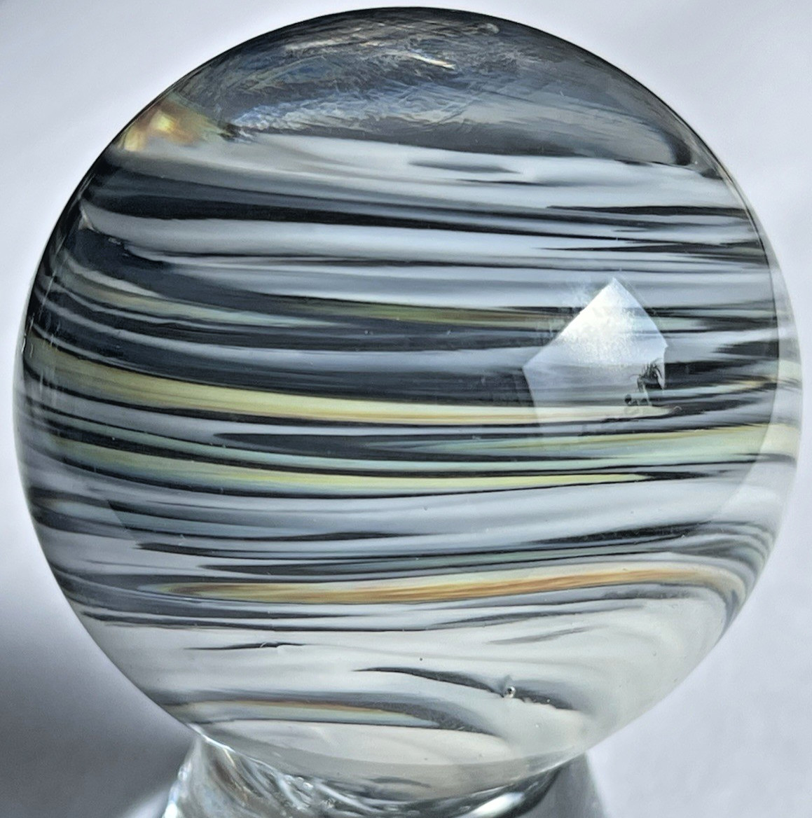 VTG 1991 JIM DAVIS MARBLE SIGNED HANDMADE GLASS ART 1.91″ LOST IN TWISTED SPACE
