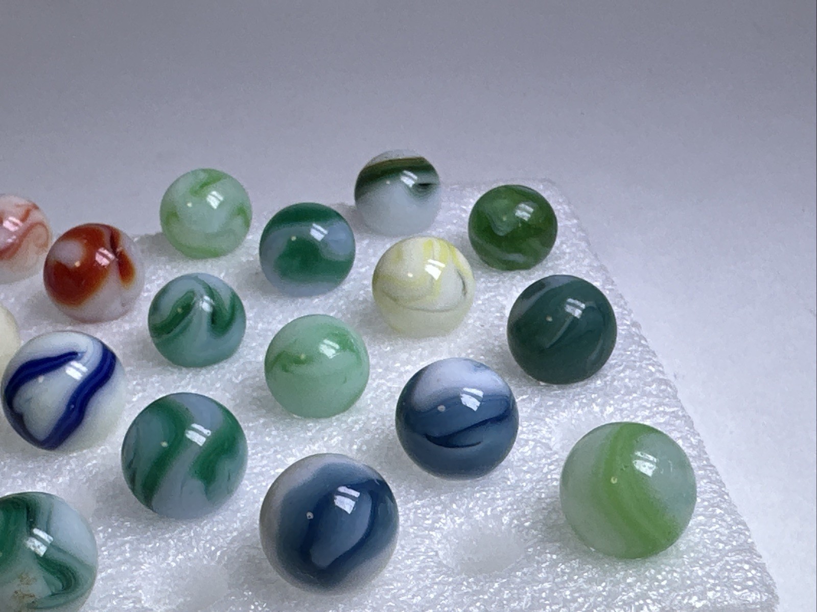 366 Lot Of 29 Vintage Cairo Swirl Marbles!