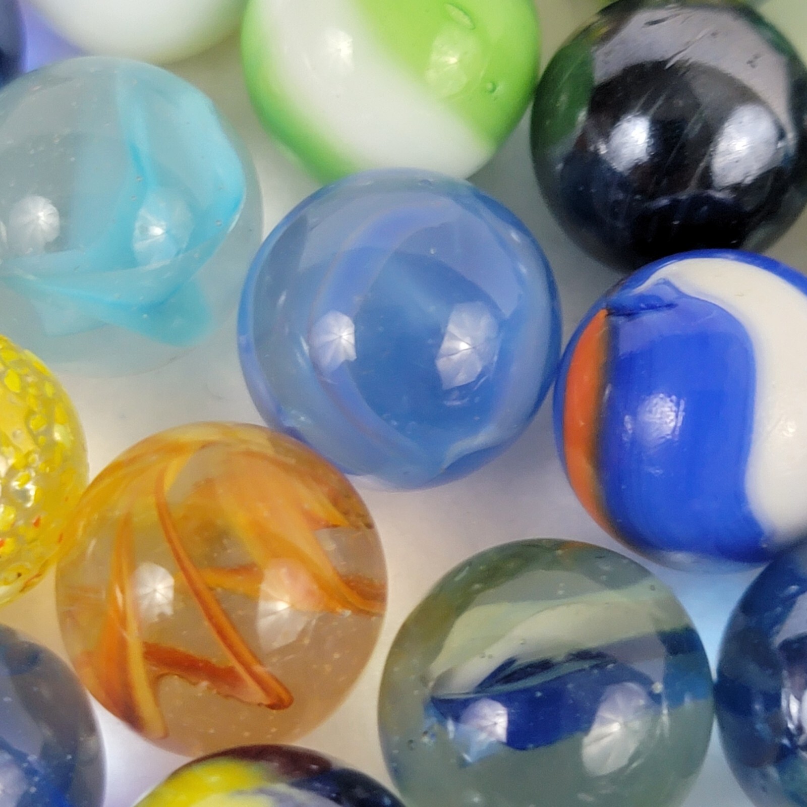 Vintage Glass Marbles Mixed Lot Multicolor 1/2″ Collectible