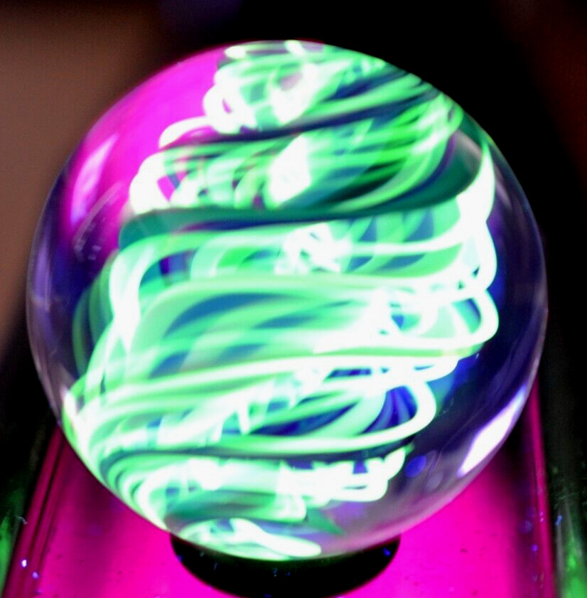 JOSHUA JUSTICE GLASS MARBLE/1.347″-ROYAL,TURQ. & WHITE BLACKLIGHT CORKSCREW-NEON