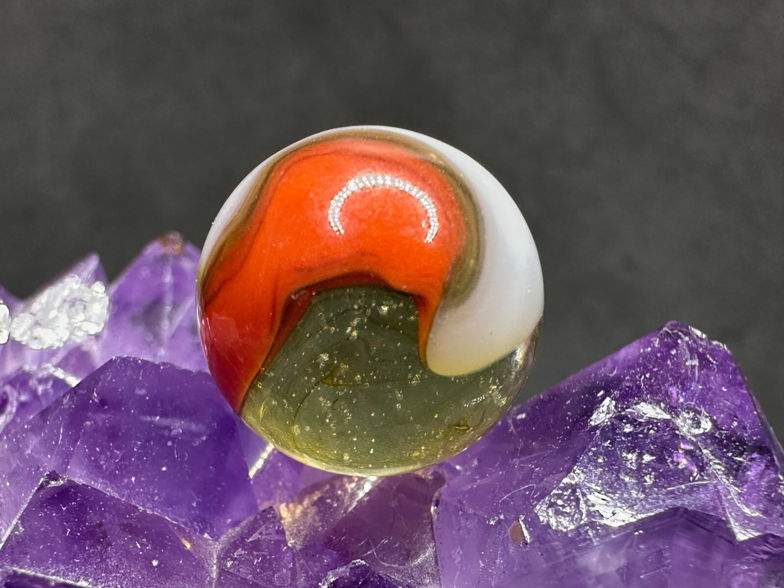 DESIRABLE Vintage Vitro Agate UV GLOWING Conqueror Patch Marble – .59″ WOW!