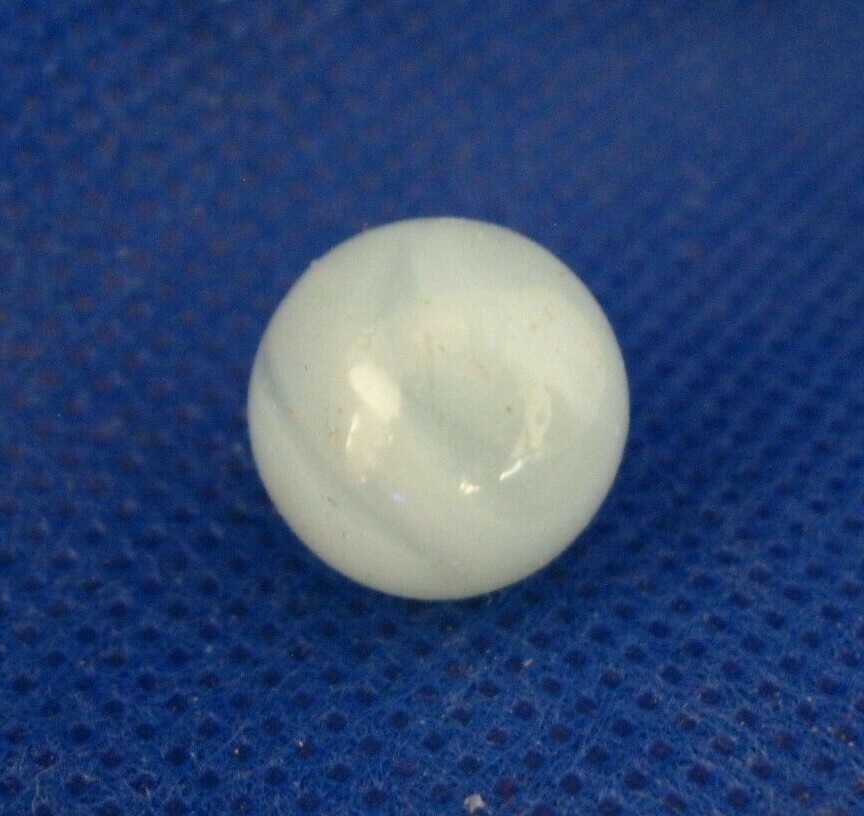 VTG WHITE GLASS PEEWEE MARBLE~SWIRL~SEMI TRANSLUCENT~1/2″/13 MM WIDE~USED