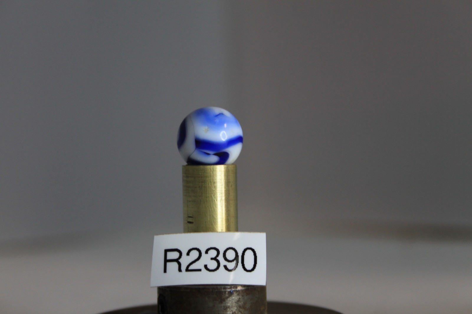 PELTIER GLASS MARBLE BLUE RACER SNAKE OPAQUE WHITE 5/8″ VINTAGE FLAME SPIRAL TOY