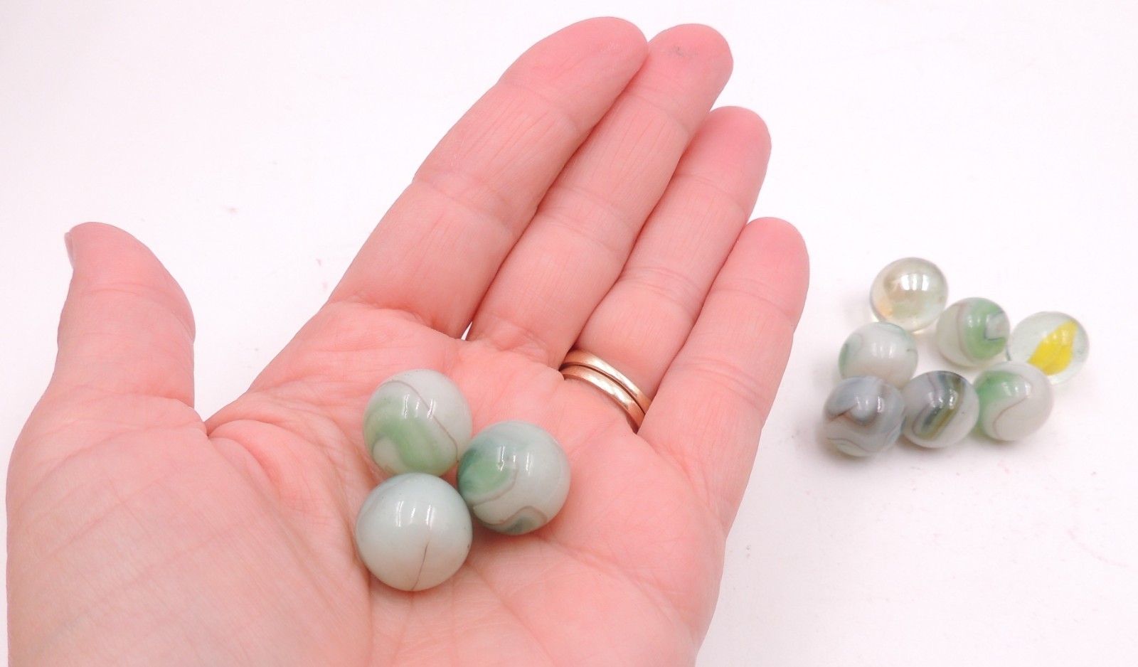 Lot: 10 Vintage Akro Agate Peltier Swirl Glass Marble Banana Cats Eye Conqueror