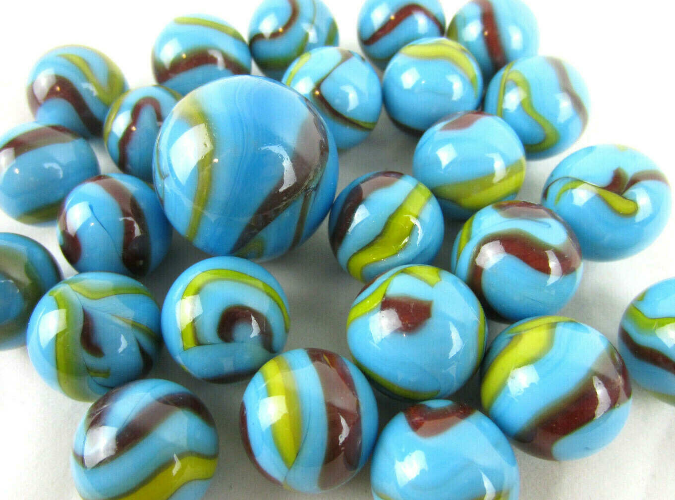 25 Glass Marbles SERPENT Blue/Red/Yellow superman colors Shooter vtg style Swirl
