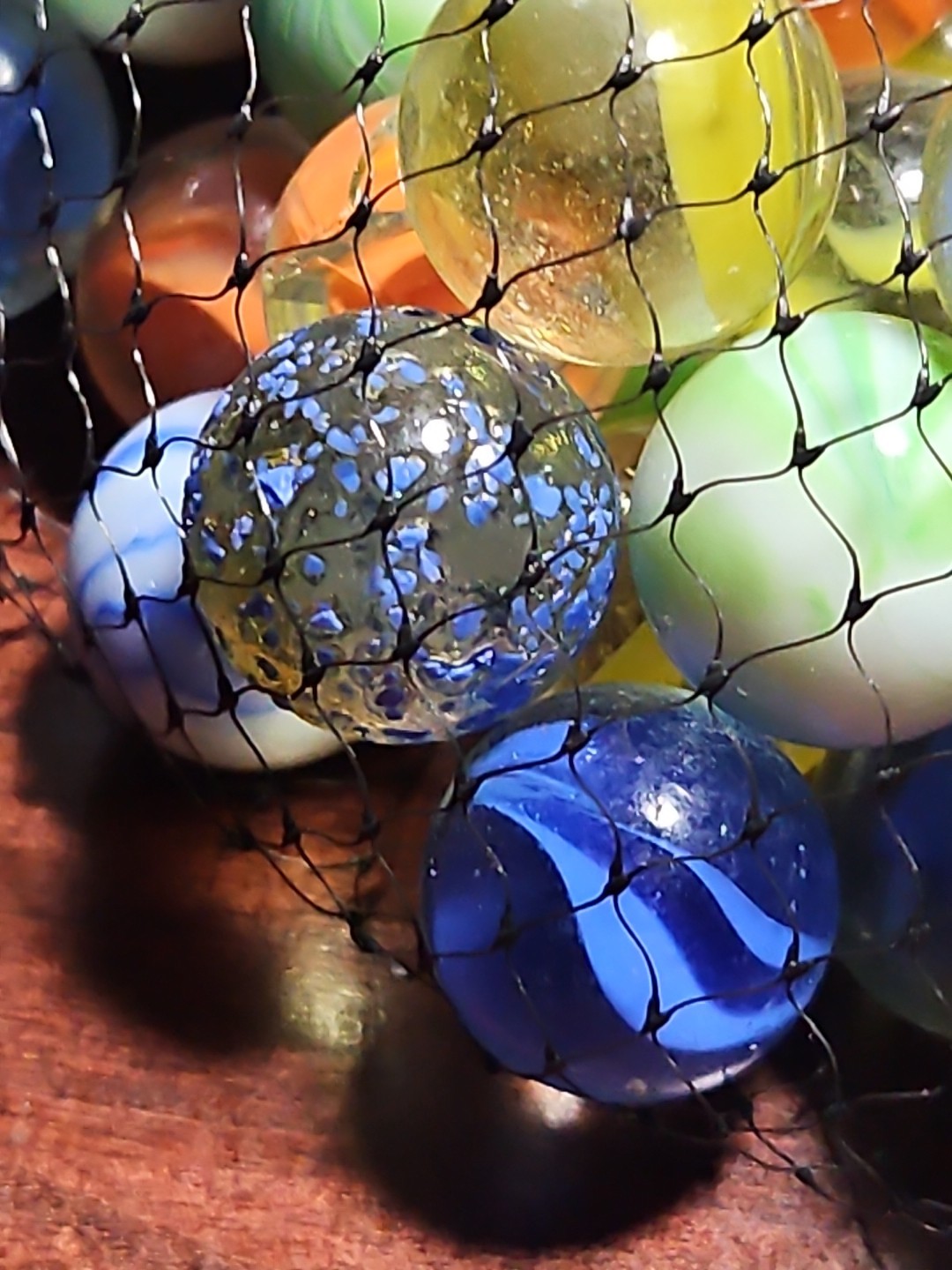 Toysmith Neato! 160 Glass Marbles in Retro Tin – Estate Find, Nostalgia Gift