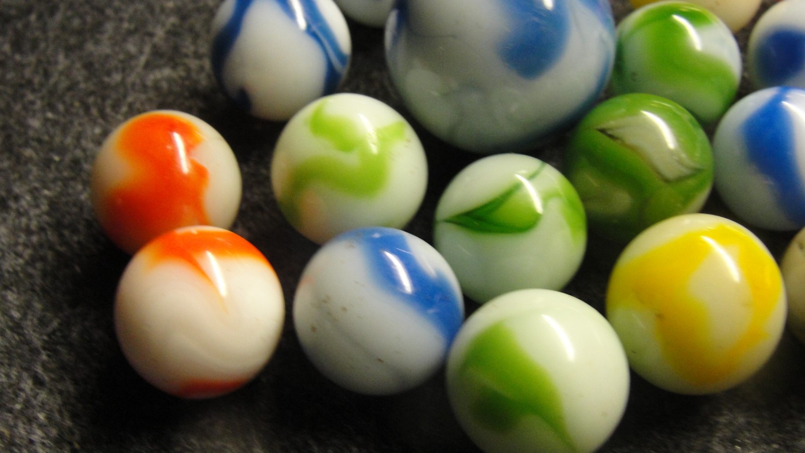 Mint Alley Agate St Marys marbles with a Shooter j5a