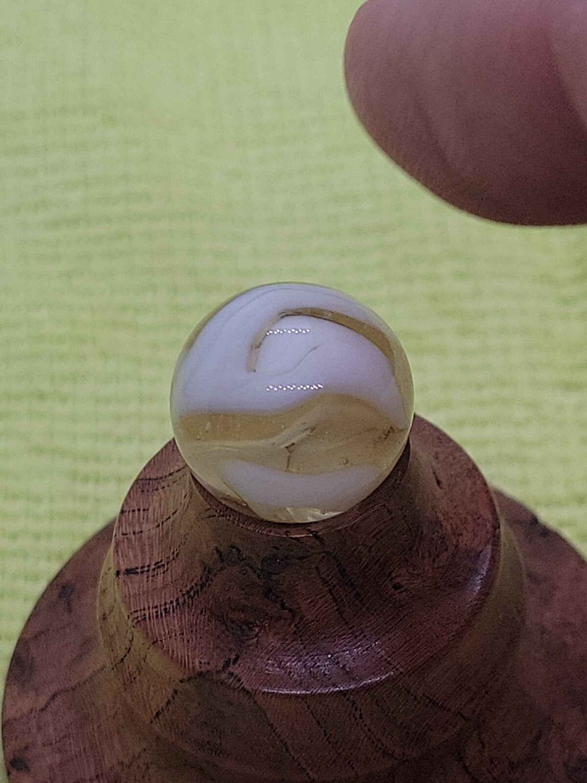 A52~Vintage Cairo Transparent Swirl 19/32″ Mint Condition