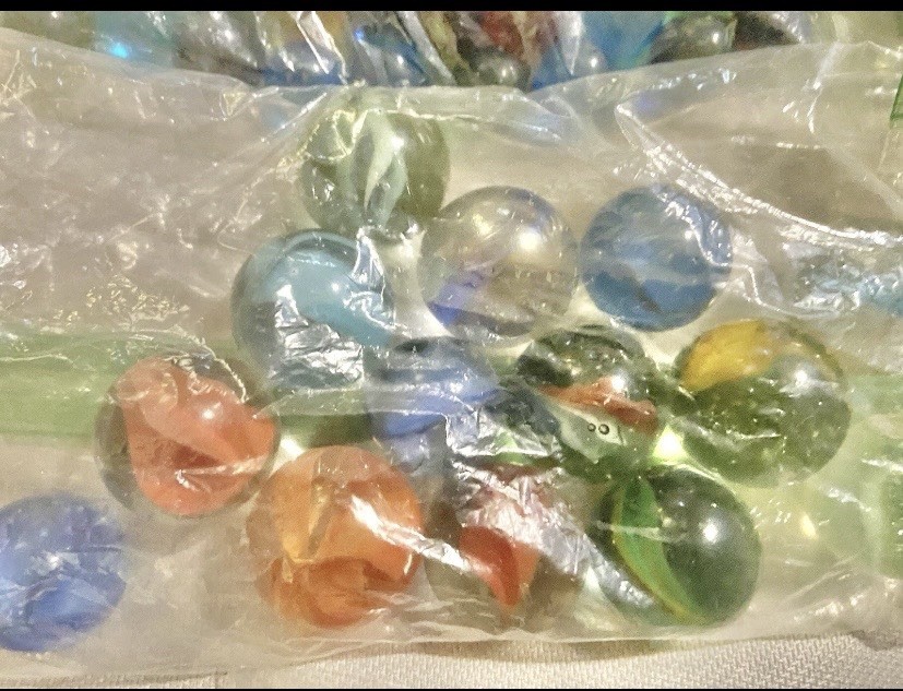 Lot Of Over 800 Marbles *From Pee Wee To Shooters*