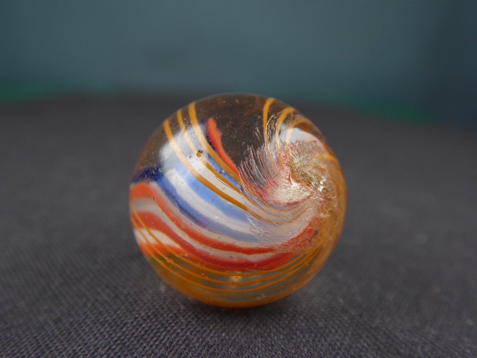 Antique Marbles – Divided/Double Ribbon Core, 3 Layer, 17.1mm or 0.67″, NM-/NM