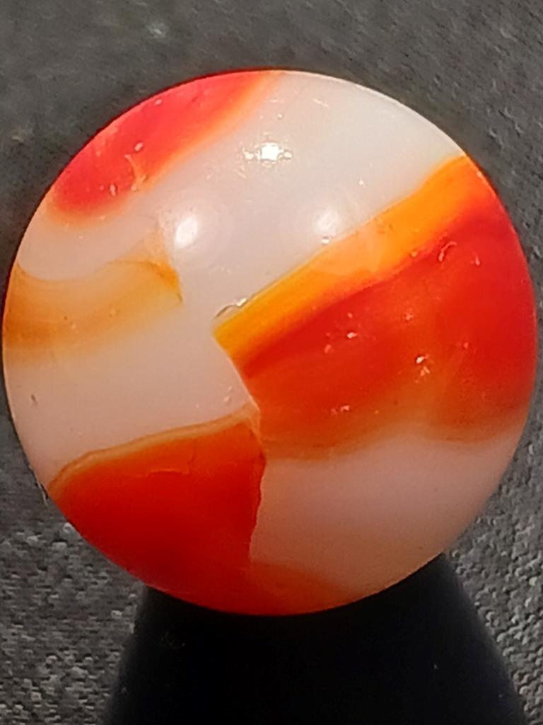 Peltier .56″ Tangerine to Dark Orange w/Red Rainbow Near Mnt Serious Marble A333