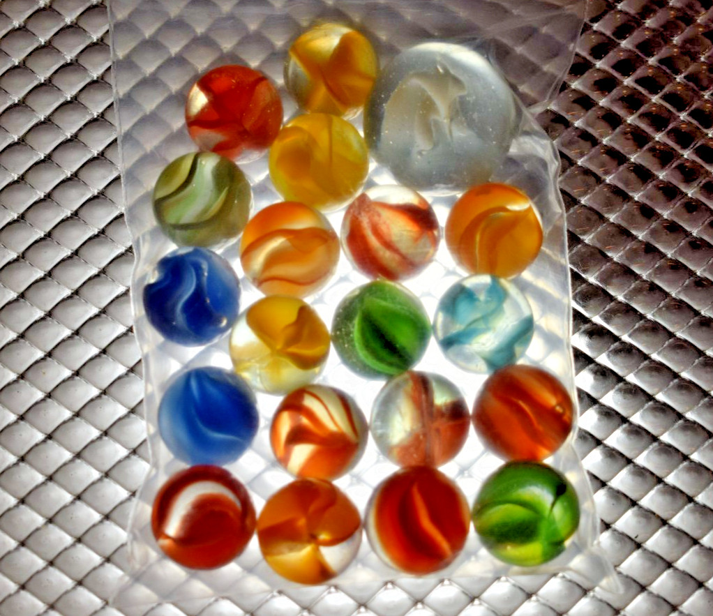 VINTAGE PELTIER CAT EYE BANANA VITRO AGATE 6 VANE CAGE MARBLES 1960s 20PCS