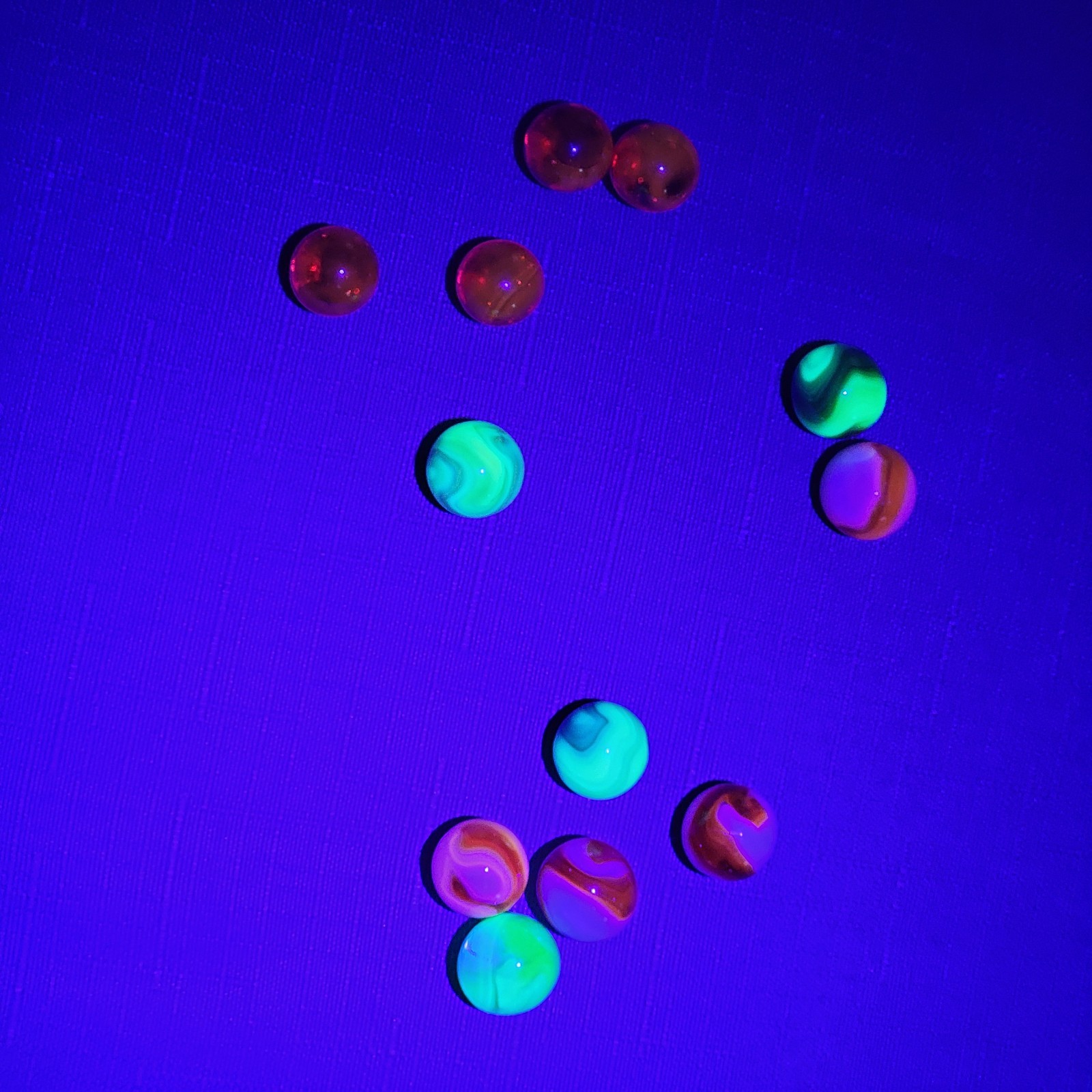 12 Vtg UV Reactive Marbles|Uranium|Cadmium|Cherry Red|Classic Mixed Lot + Stand