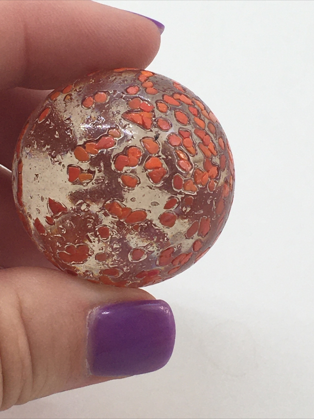 VINTAGE LARGE ART GLASS SHOOTER MARBLE CLEAR GLASS RED SPECKLES 4.25″ AROUND