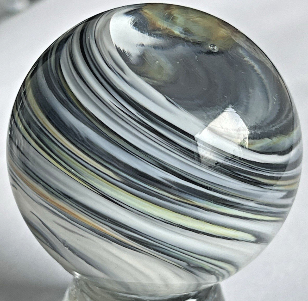 VTG 1991 JIM DAVIS MARBLE SIGNED HANDMADE GLASS ART 1.91″ LOST IN TWISTED SPACE