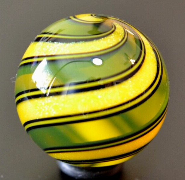 HOT HOUSE GLASS MARBLE/1.430″-SUNFLOWER DICHROIC STRIPE-BLACK,TRANS.YELLOW