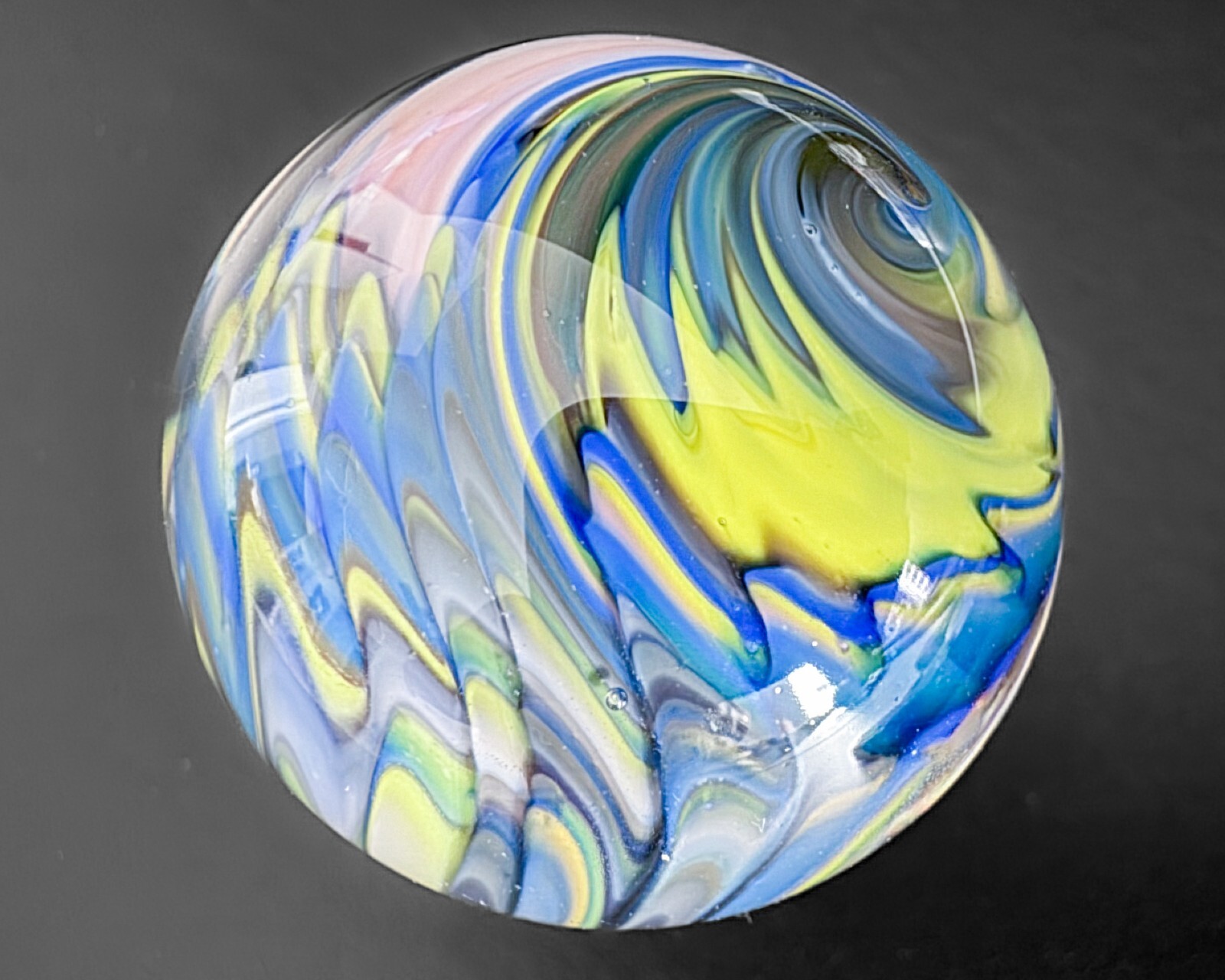 Eddie Seese 1.2″ 2001 Blue Yellow Pastel Handblown Wigwag Art Glass Marble