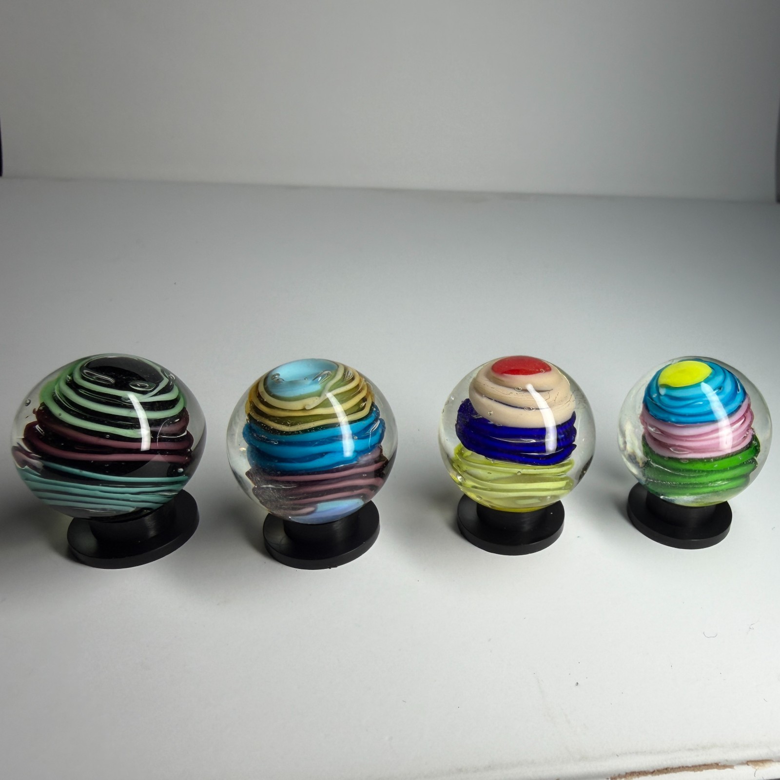 CURLICUE 16mm Handmade Glass Marbles Corkscrew Wire Core Shooters + Stand