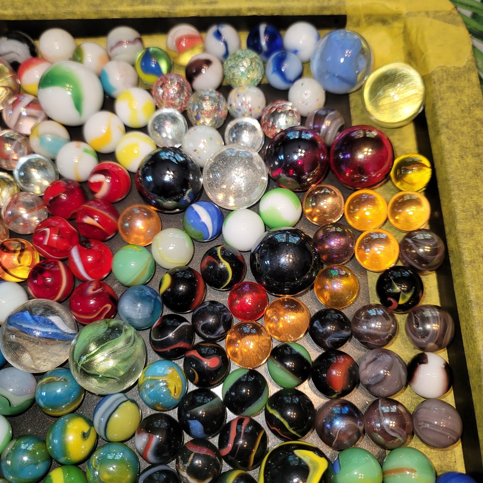 Antique /Vintage Marbles Lot Of 214 Including 25 Shooters. Sizes From 1/2″-1″.