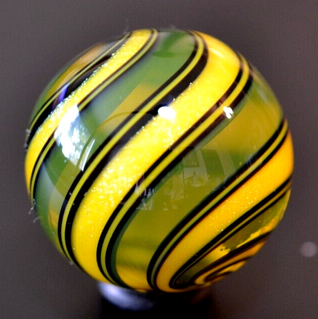 HOT HOUSE GLASS MARBLE/1.430″-SUNFLOWER DICHROIC STRIPE-BLACK,TRANS.YELLOW