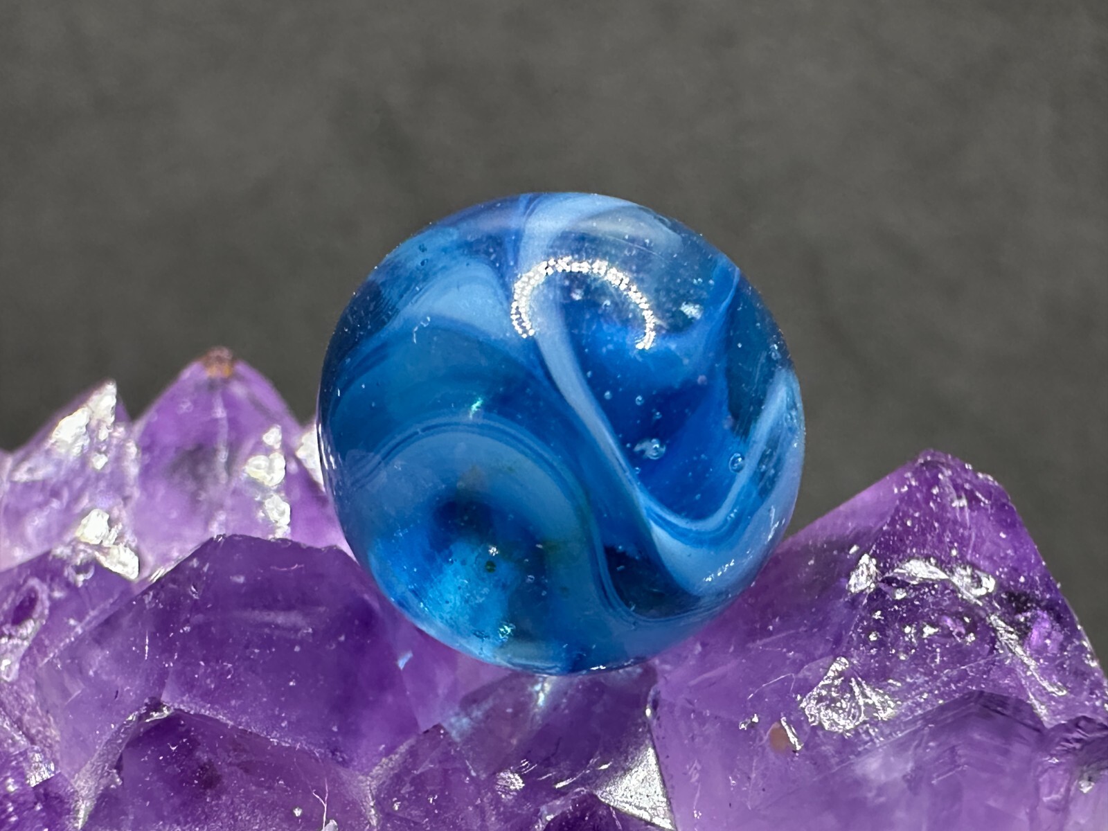EPIC Vintage WV Swirl Marble – Blue & Wispy White Transparent Base – .62″