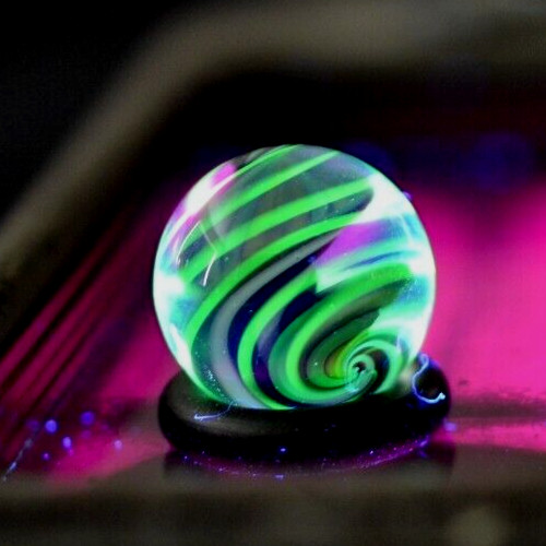 BRYAN TRILLAS GLASS MARBLE/.597″-GREEN ZEBRA BLACKLIGHT-OLIVE,YELLOW, LIME, BLK+