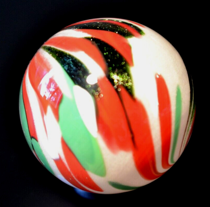 BRIAN TOSELAND GLASS MARBLE/1.797″-CHRISTMAS GUINEA-LIME GREEN UNDER BLACKLIGHT
