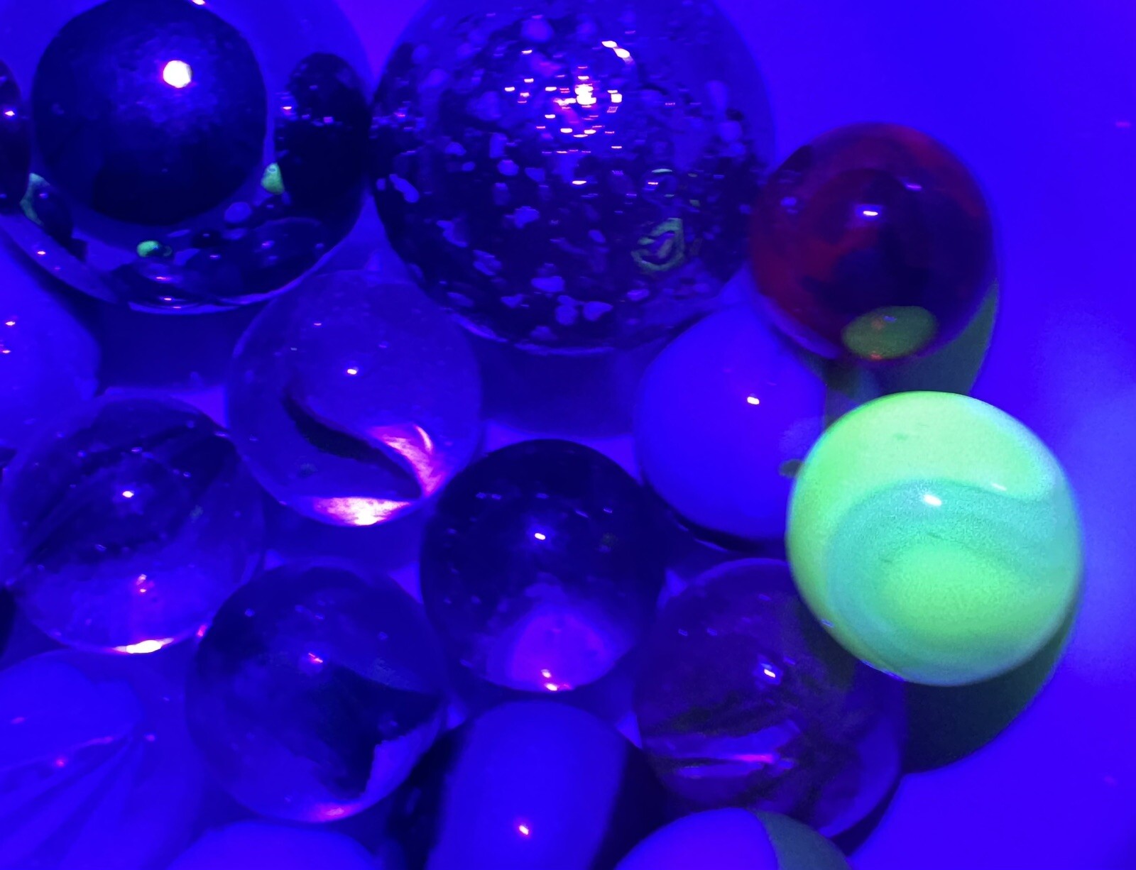 Vintage Marble Lot Of MARBLES UV Reactive Cadmium Uranium Lot #38