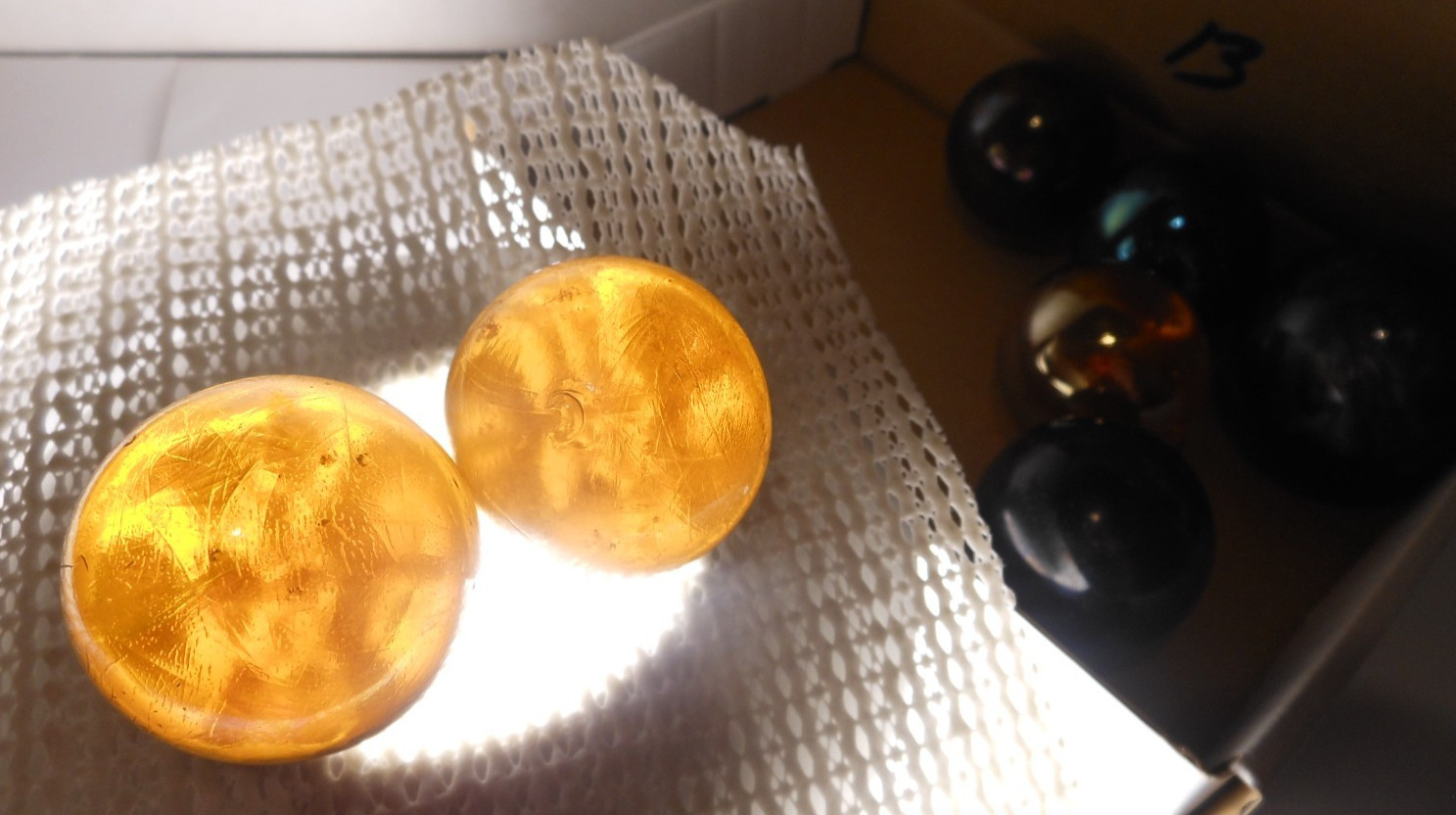 7pc Mix lot Vtg Marbles Iridescent Glass 1.57″, 1.35″x2, 1.34″x2, 1.33″, 1.27″