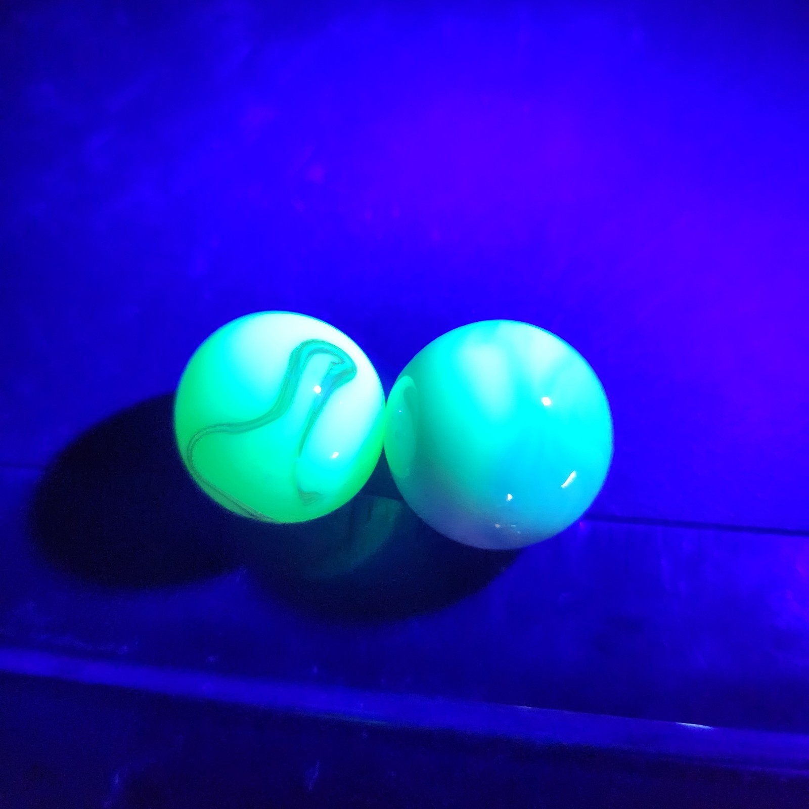 Lot Of 2 Shooter Red Blue Vaseline Glass Uranium Glass Marbles Uv Glow