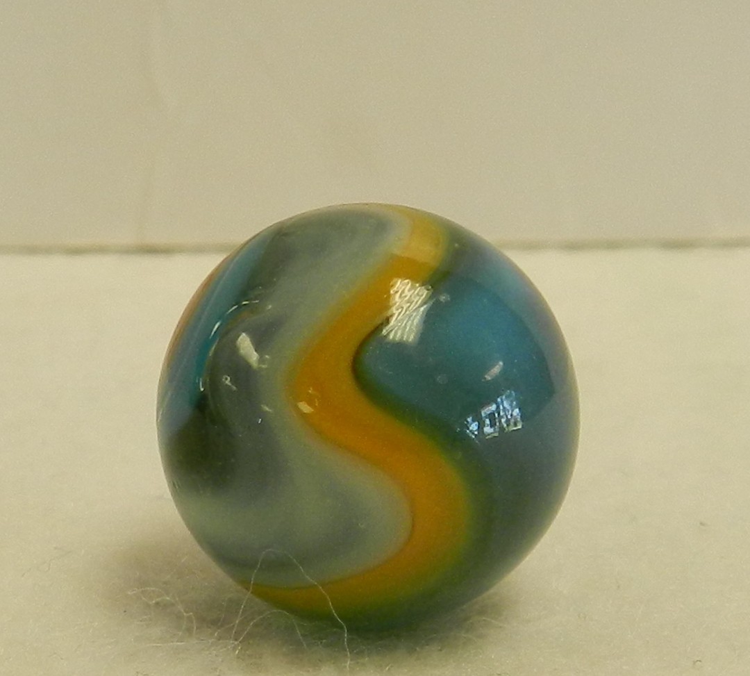 #21039m Vintage Peltier Glass Swirl Marble .64 Inches *Mint*