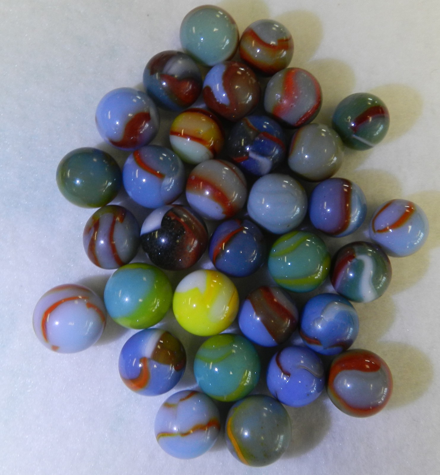 #20204m Vintage Group or Lot of 30 Mixed Peltier Glass Marbles .56 to .61 Inches