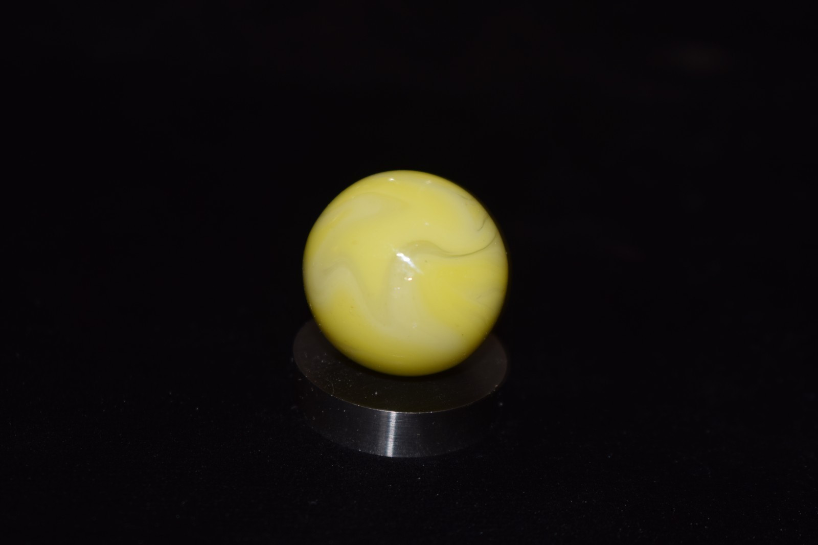 👽➖⏩HTF JABO Classic UV 👽 reactive Electric⚡💡⚡Yellow marble boulder size .937″